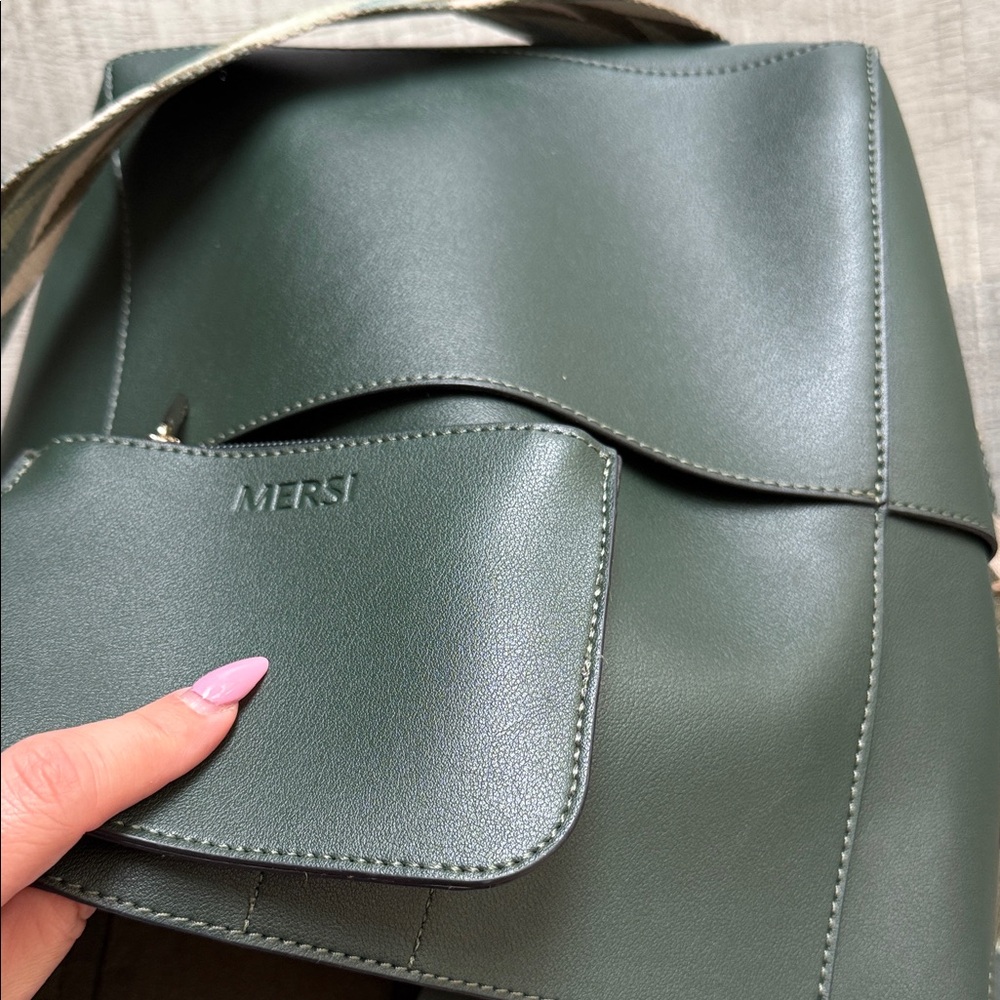 Stylish Forest Green Shoulder Bag with Chevron Strap - Picture 6 of 6